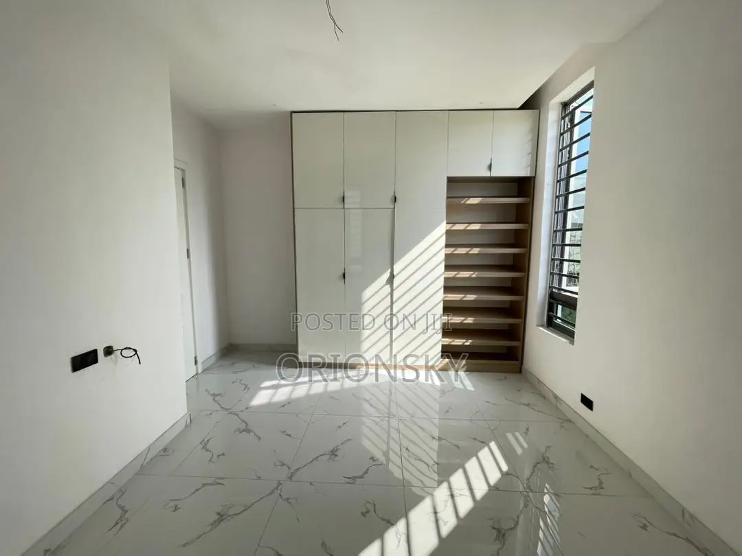 5bdrm Duplex in Megamound, Lekki Phase 1 for sale in Lekki Phase 1