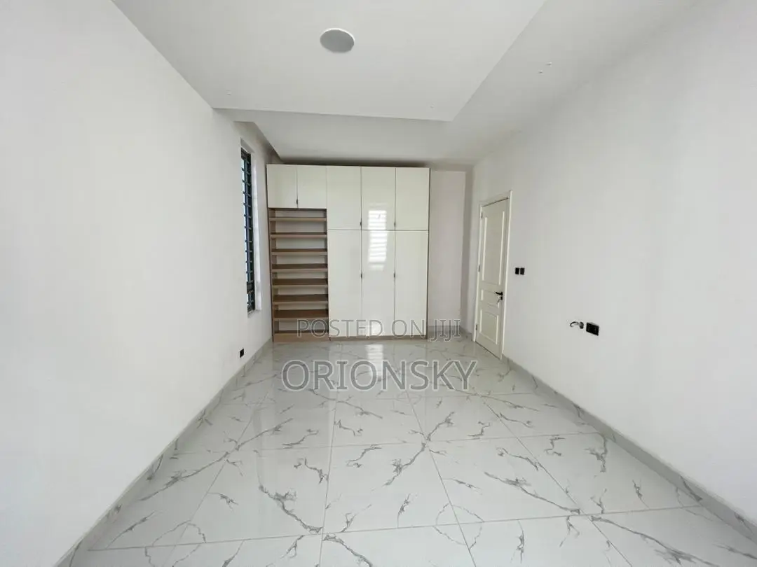 5bdrm Duplex in Megamound, Lekki Phase 1 for sale in Lekki Phase 1