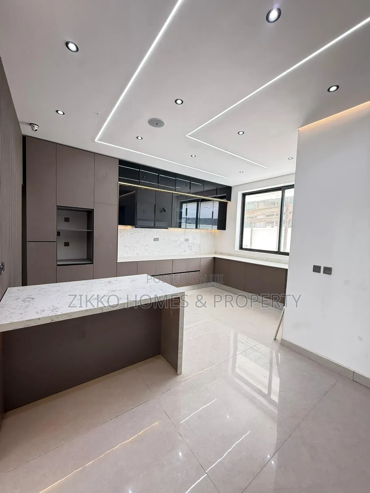 6bdrm Duplex in Lekki Forshore for sale in Lekki Phase 1