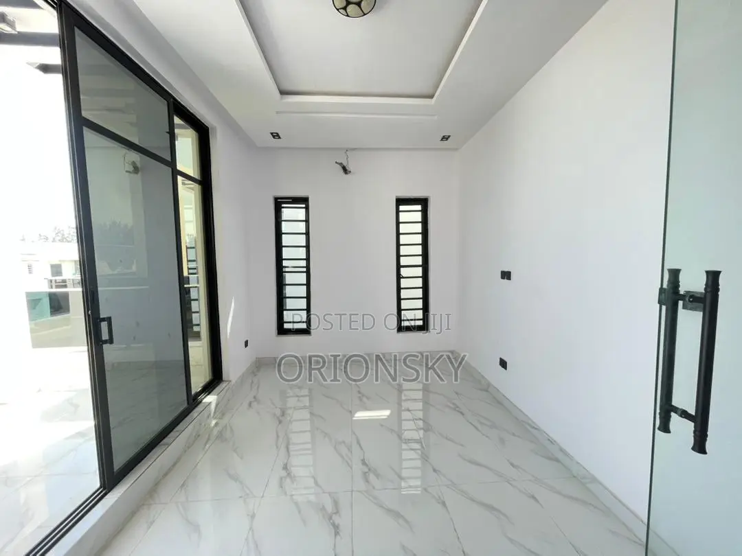 5bdrm Duplex in Megamound, Lekki Phase 1 for sale in Lekki Phase 1