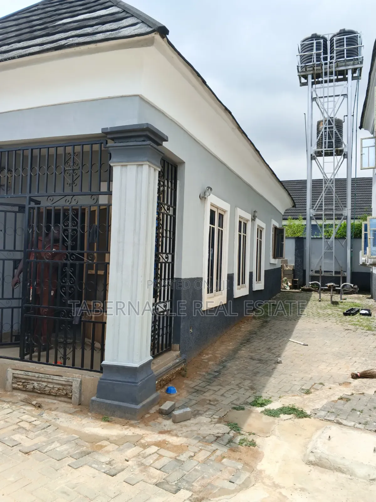 3bdrm Bungalow in Alogba Estate, Ebute for rent in Ebute