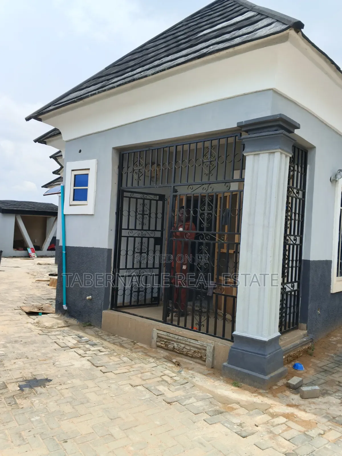 3bdrm Bungalow in Alogba Estate, Ebute for rent in Ebute