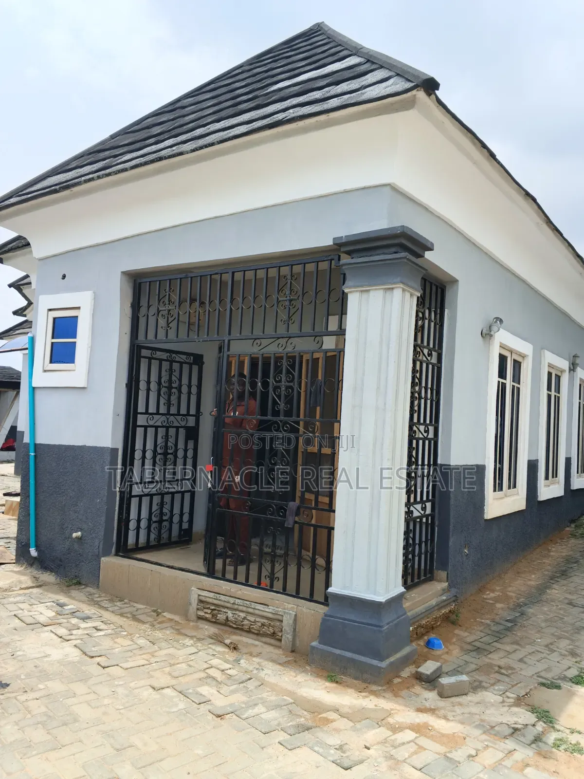 3bdrm Bungalow in Alogba Estate, Ebute for rent in Ebute