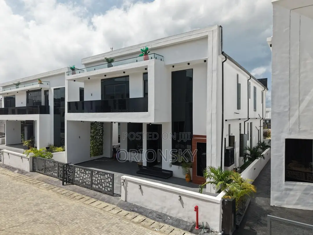 5bdrm Duplex in Lekki for sale in Lekki Phase 1