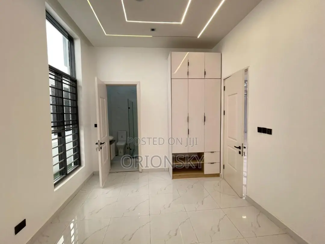 5bdrm Duplex in Lekki for sale in Lekki Phase 1