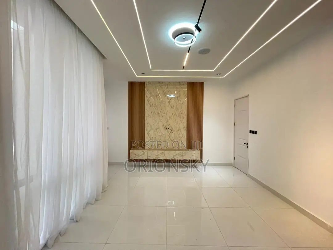 5bdrm Duplex in Lekki for sale in Lekki Phase 1