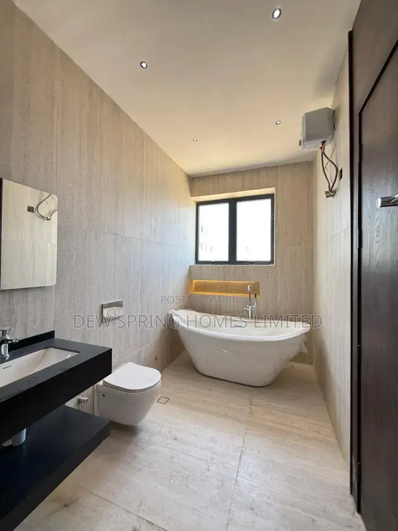 5bdrm Mansion in Lekki for sale in Lekki Phase 1