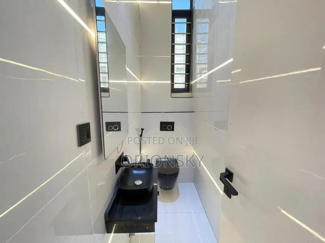 5bdrm Duplex in Lekki for sale in Lekki Phase 1