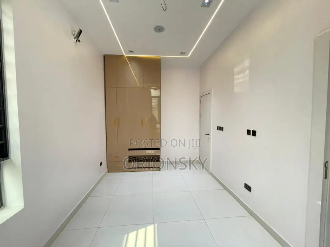 5bdrm Duplex in Lekki for sale in Lekki Phase 1