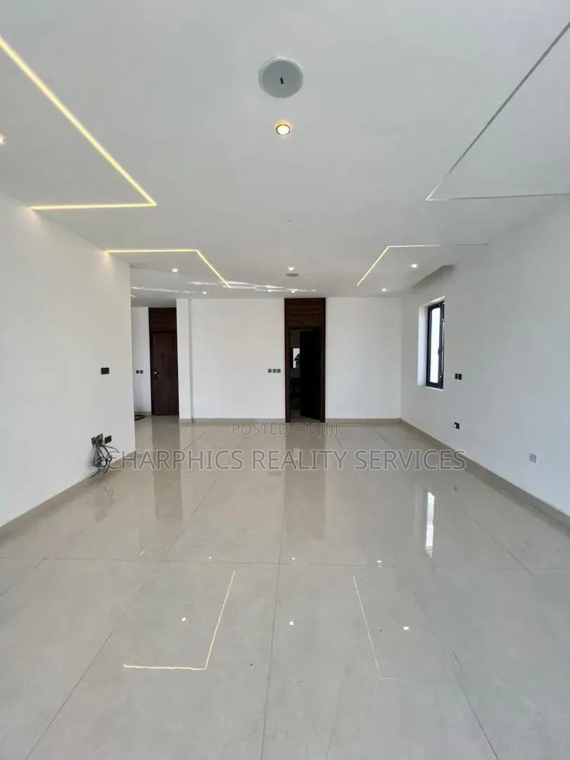 5bdrm Duplex in Lekki Phase 1 for sale in Lekki Phase 1