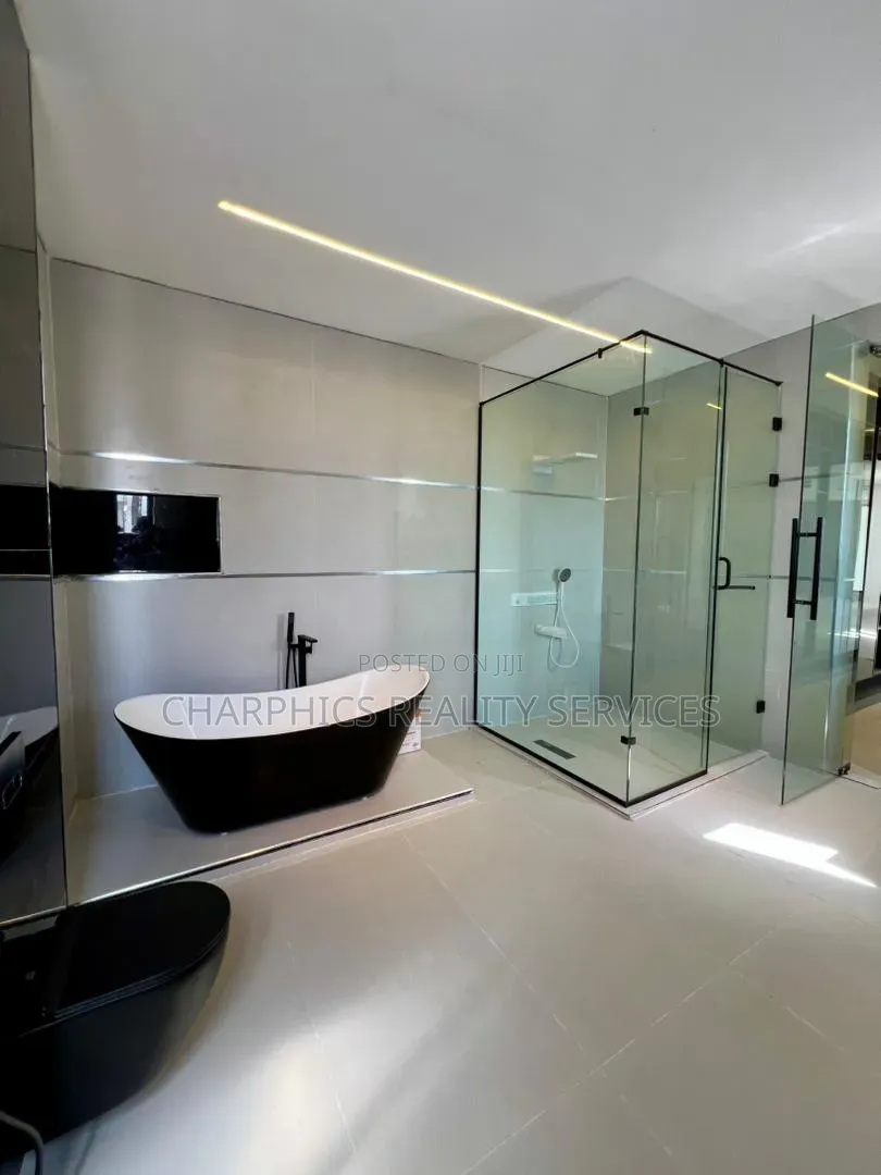 5bdrm Duplex in Lekki Phase 1 for sale in Lekki Phase 1