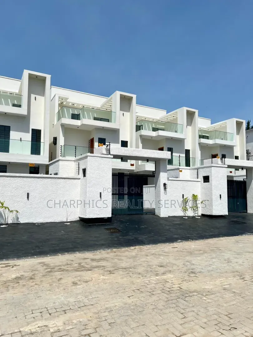 4bdrm Duplex in Ikota for sale in Ikota