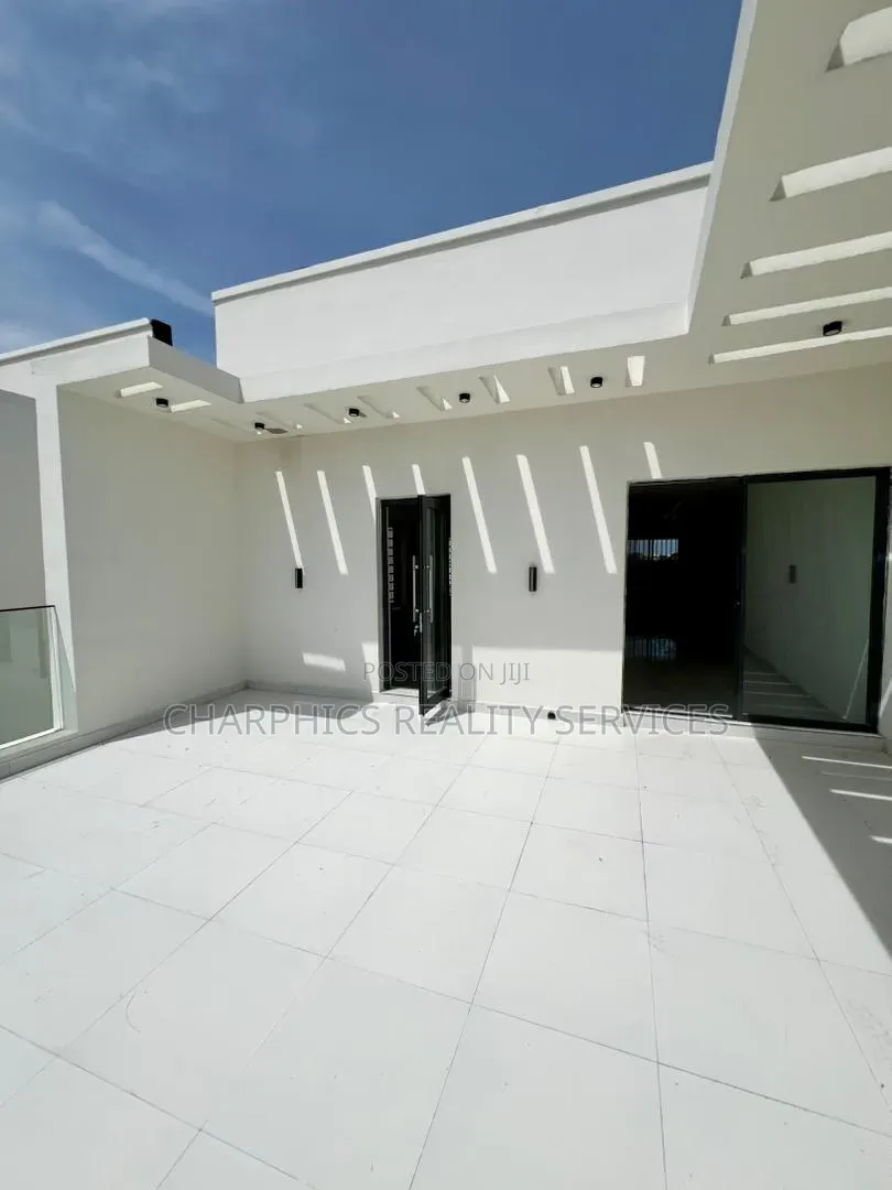 4bdrm Duplex in Ikota for sale in Ikota