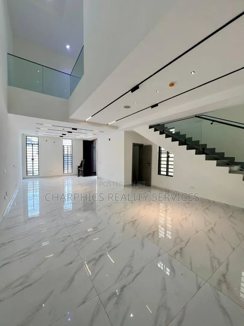 4bdrm Duplex in Ikota for sale in Ikota