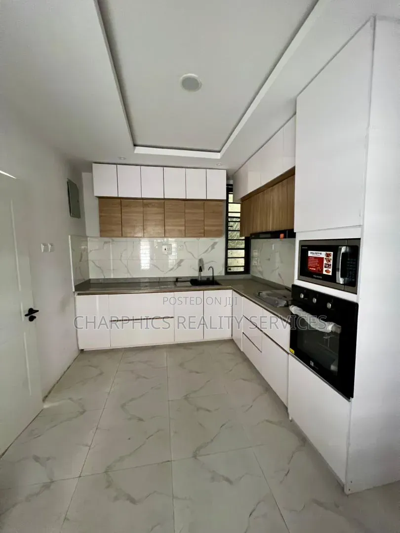 4bdrm Duplex in Ologolo for sale in Ologolo