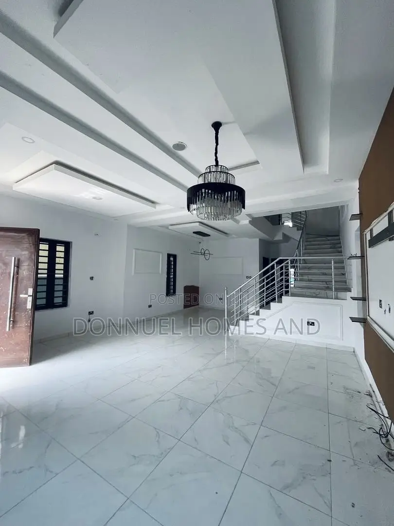 5bdrm Duplex in Ikota for rent in Ikota