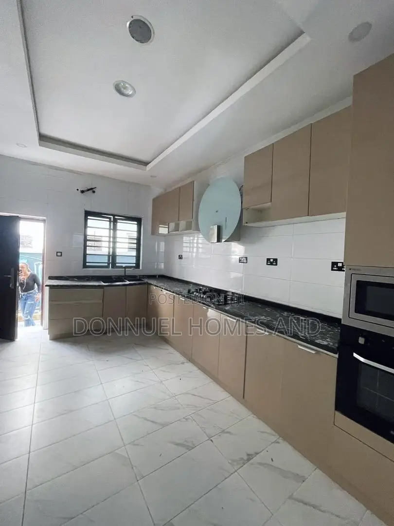 5bdrm Duplex in Ikota for rent in Ikota