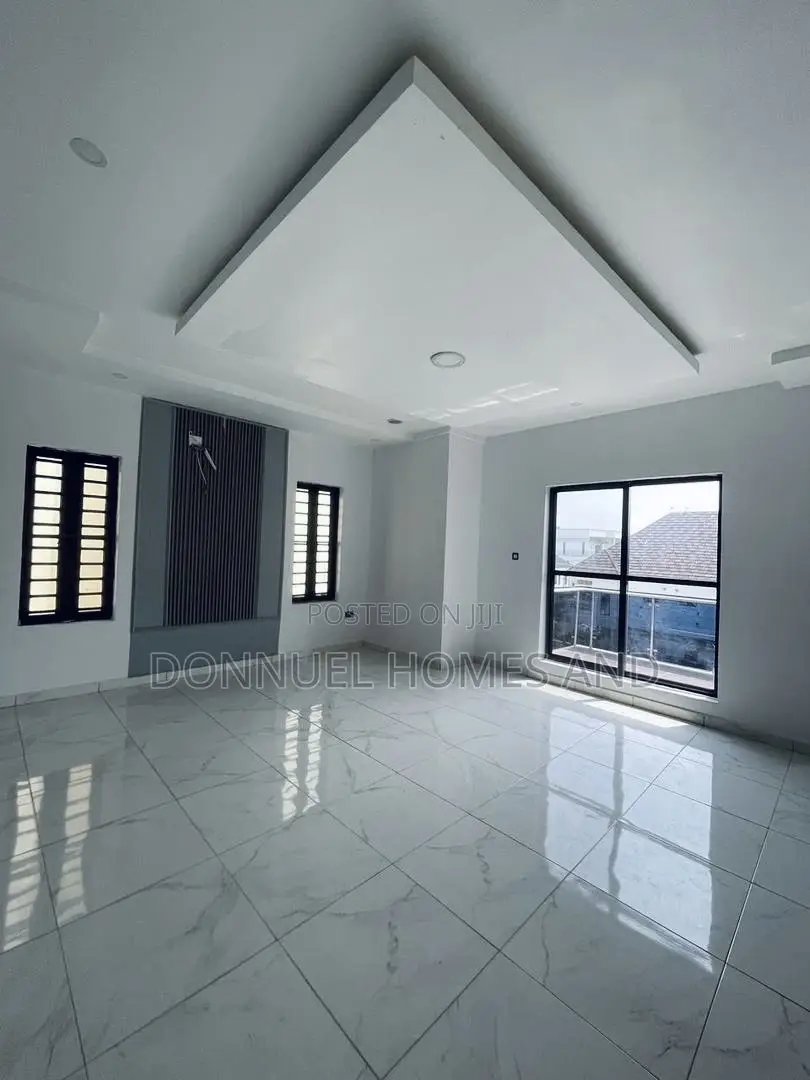 5bdrm Duplex in Ikota for rent in Ikota