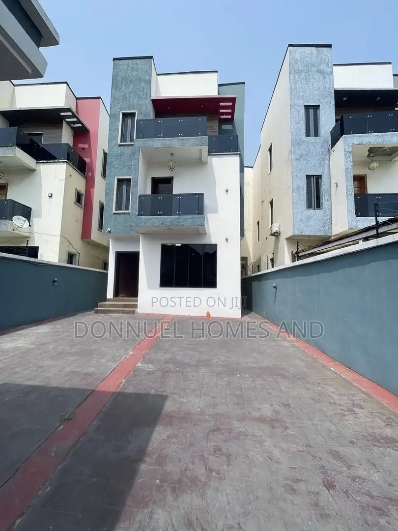 5bdrm Duplex in Ikota for rent in Ikota