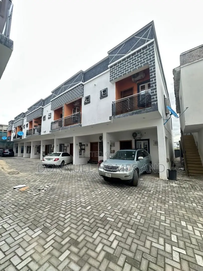3bdrm Townhouse/Terrace in Ikota for sale in Ikota