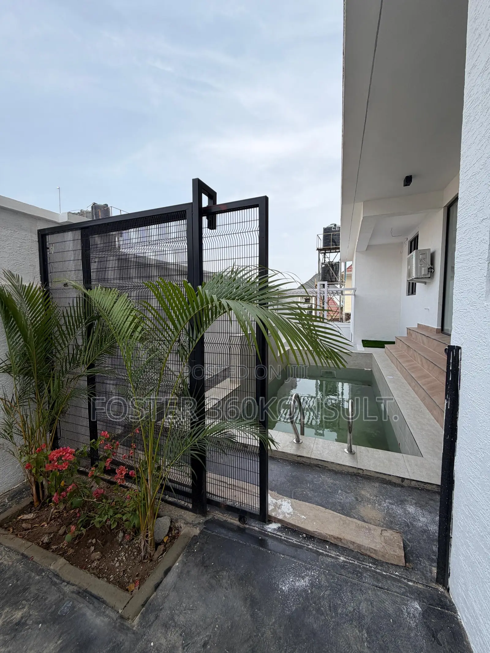 7bdrm Duplex in Apo Resettlement for sale in Apo Resettlement