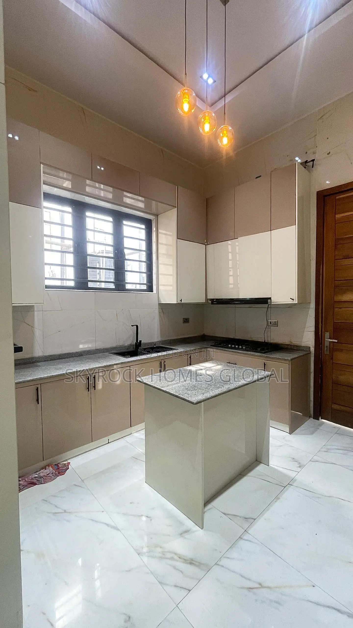 4bdrm Duplex in Agungi for rent in Agungi