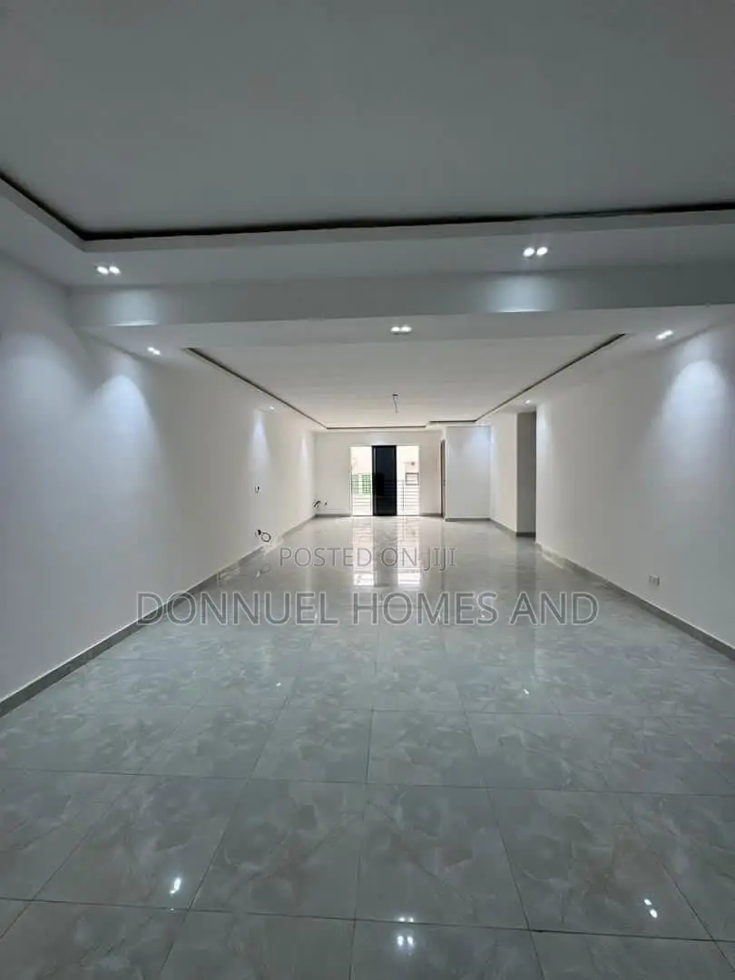 3bdrm Apartment in Lekki Expressway for sale in Lekki Expressway