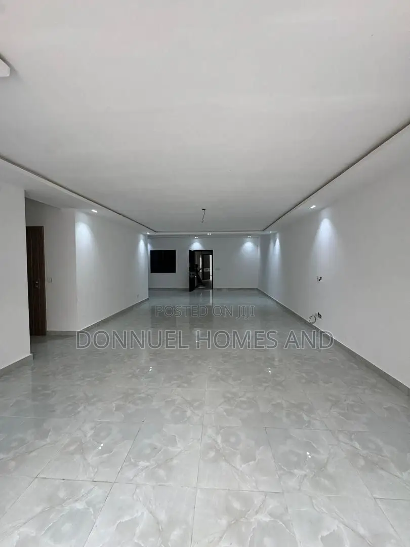 3bdrm Apartment in Lekki Expressway for sale in Lekki Expressway
