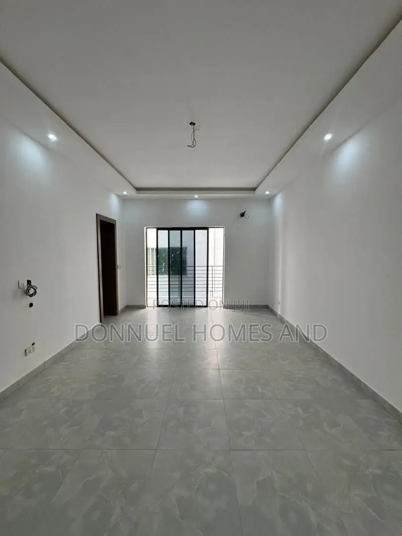3bdrm Apartment in Lekki Expressway for sale in Lekki Expressway