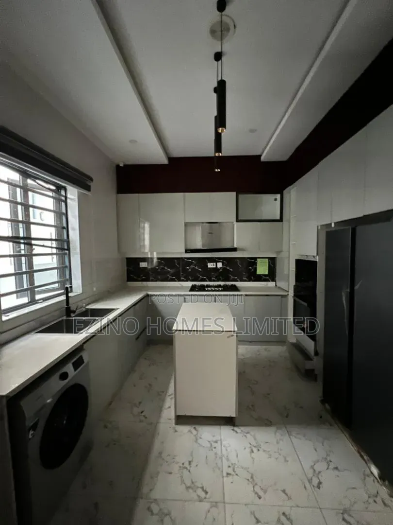 2bdrm Apartment in Mini Estate, Saka Tinubu for sale in Saka Tinubu