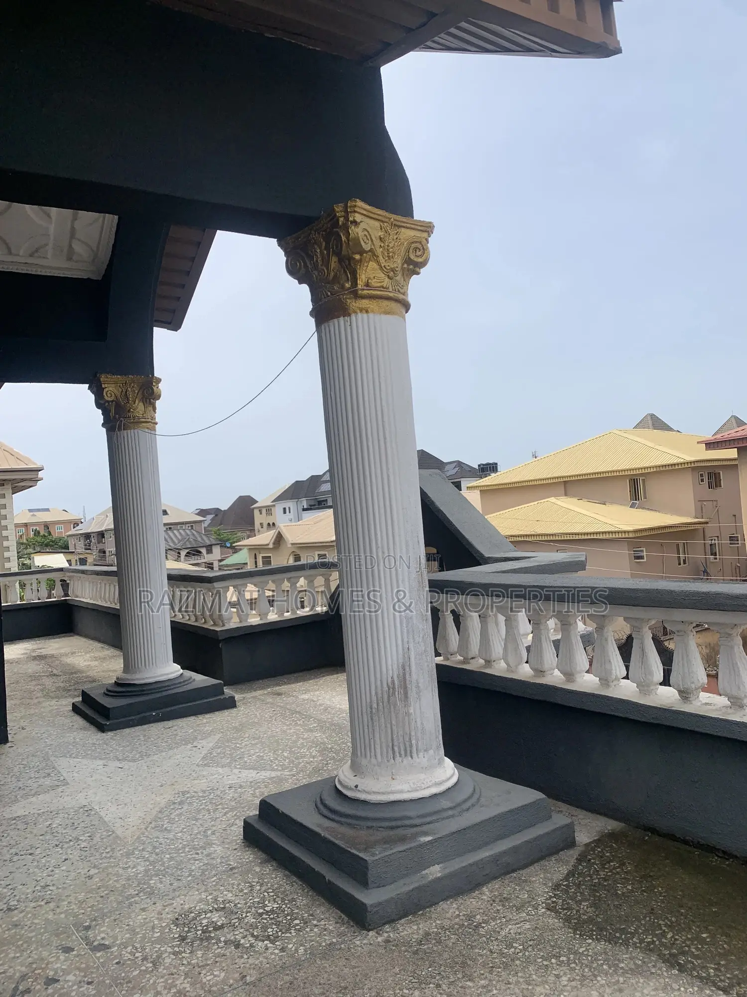 5bdrm Penthouse in Okota for rent in Okota