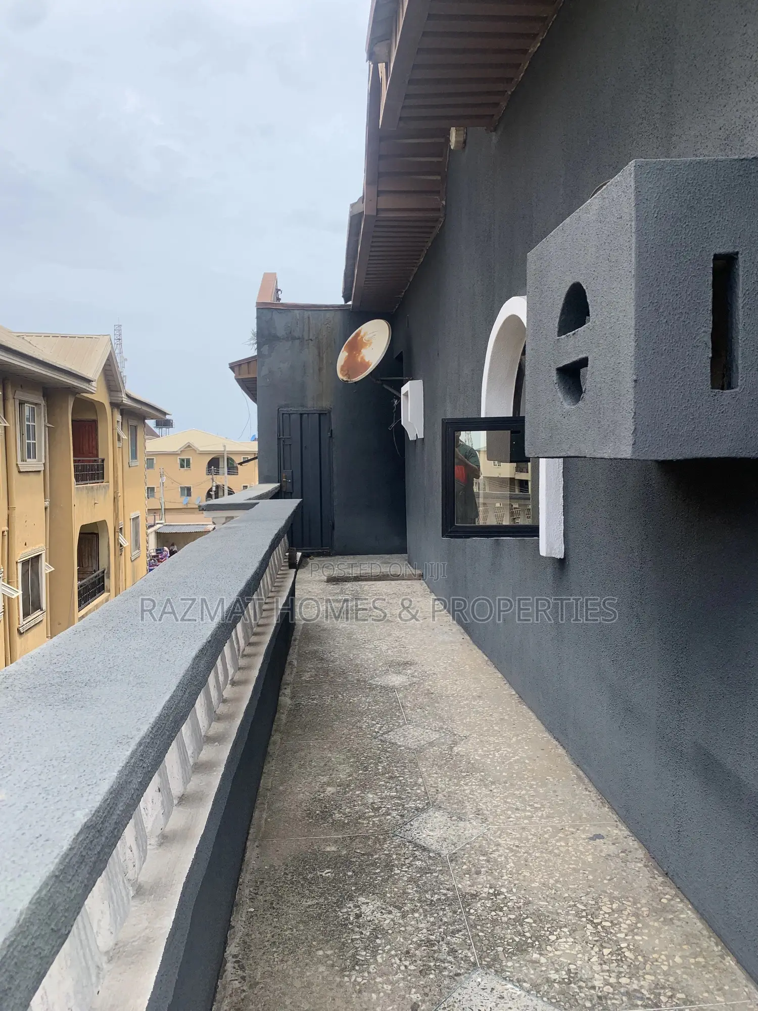 5bdrm Penthouse in Okota for rent in Okota