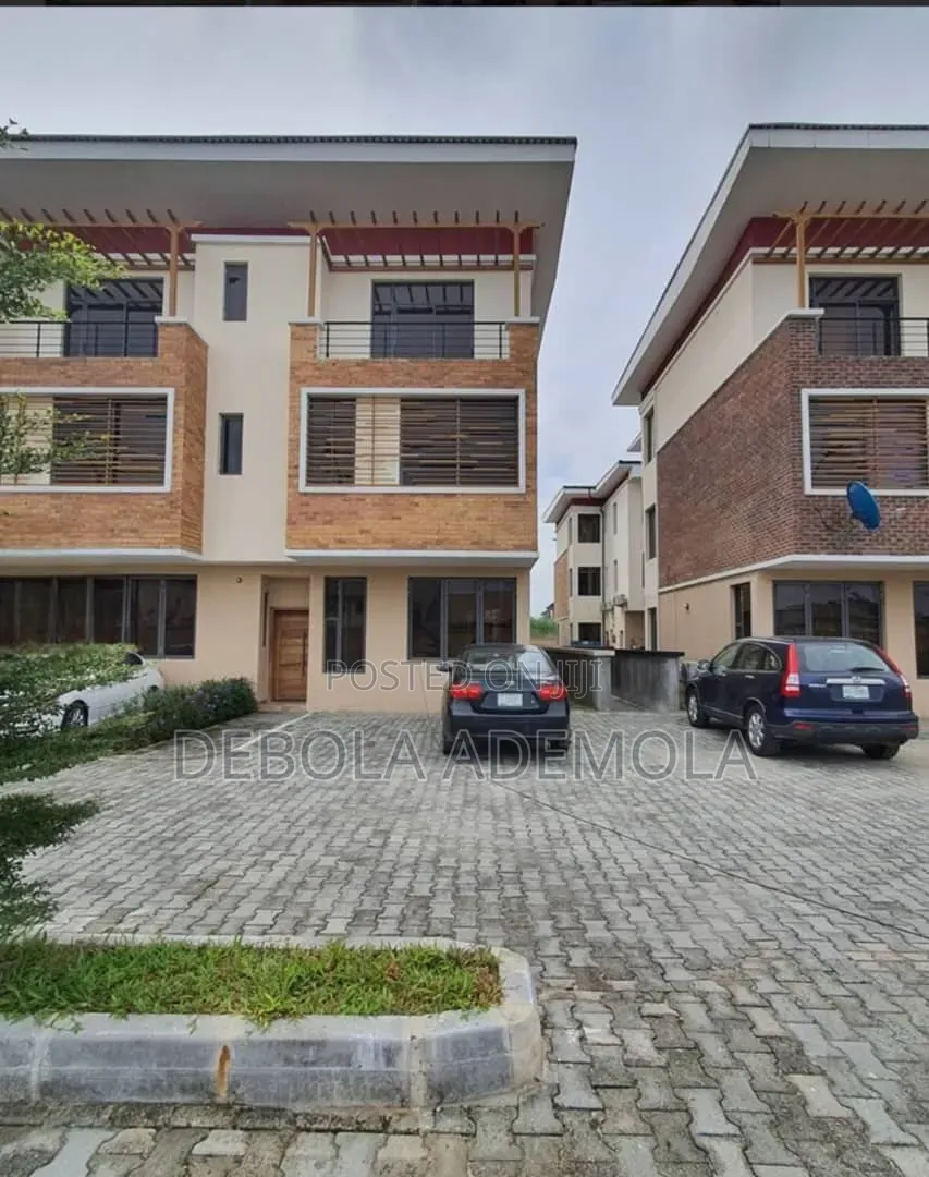 4bdrm Duplex in Gbangala Road, Ikate-Elegushi for sale in Ikate-Elegushi