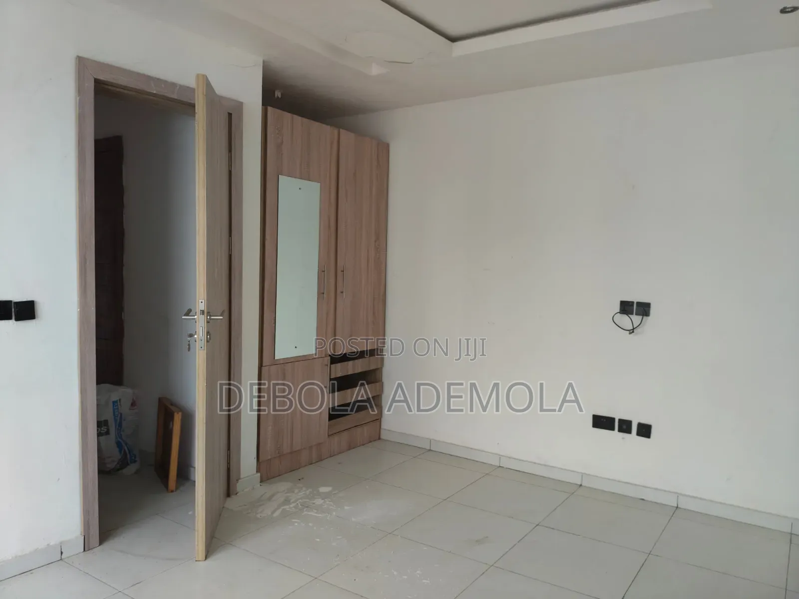 3bdrm Penthouse in Gbangala Road, Ikate-Elegushi for sale in Ikate-Elegushi