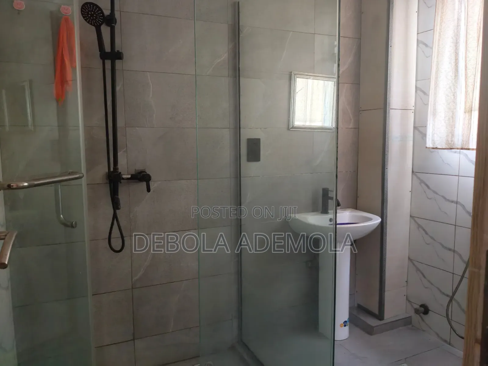 3bdrm Penthouse in Gbangala Road, Ikate-Elegushi for sale in Ikate-Elegushi