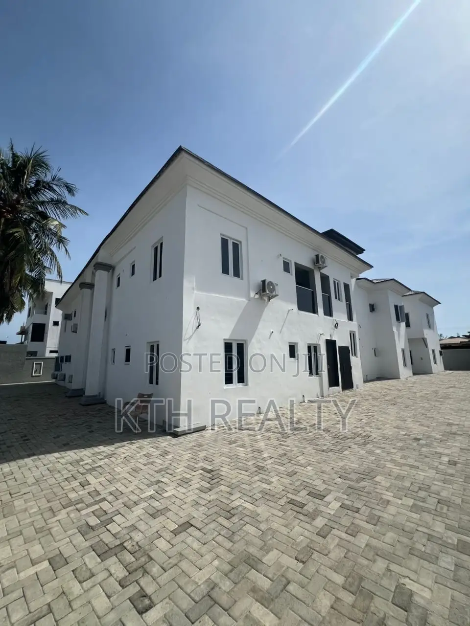 2bdrm Apartment in New Road, Igbo-efon for sale in Igbo-efon