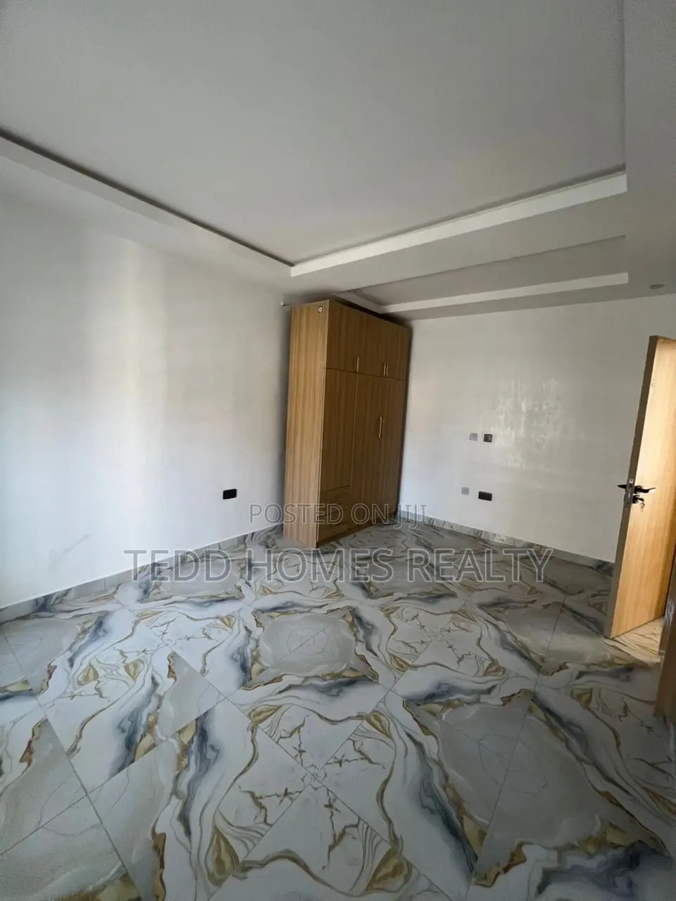 2bdrm Apartment in New Road, Igbo-efon for sale in Igbo-efon