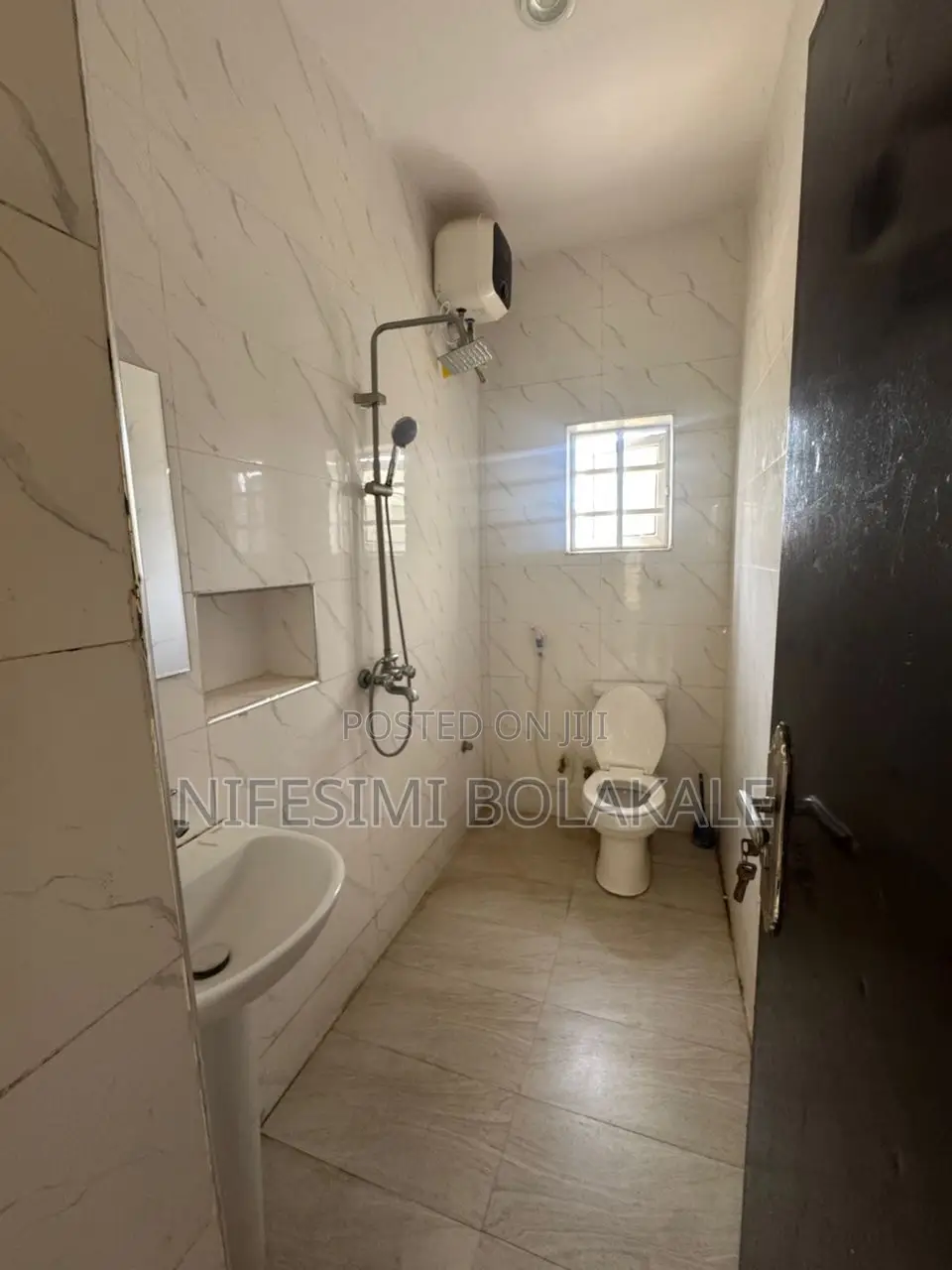 3bdrm Block of Flats in Sharp Corner, for rent in Oluyole Estate