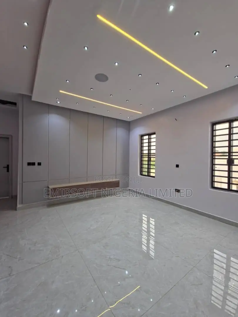 Furnished 4bdrm Duplex in Agodi for sale in Agodi