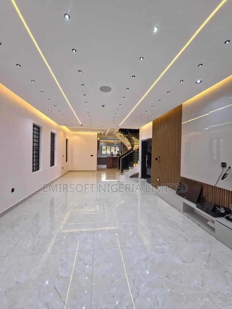 Furnished 4bdrm Duplex in Agodi for sale in Agodi