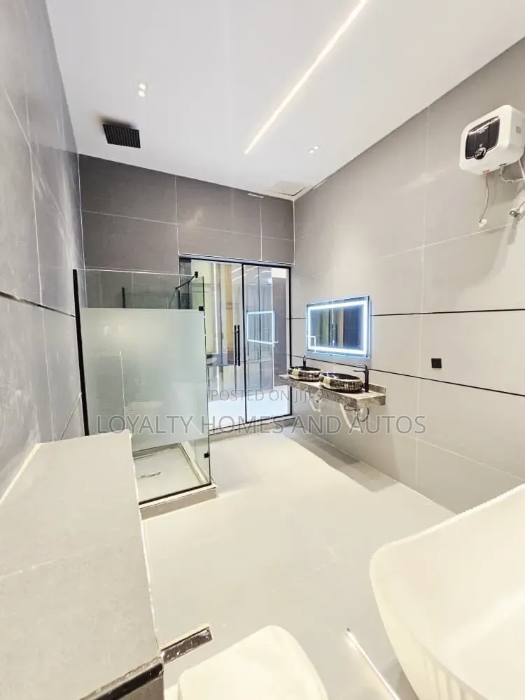 5bdrm Duplex in Lekki Expressway for sale in Lekki Expressway