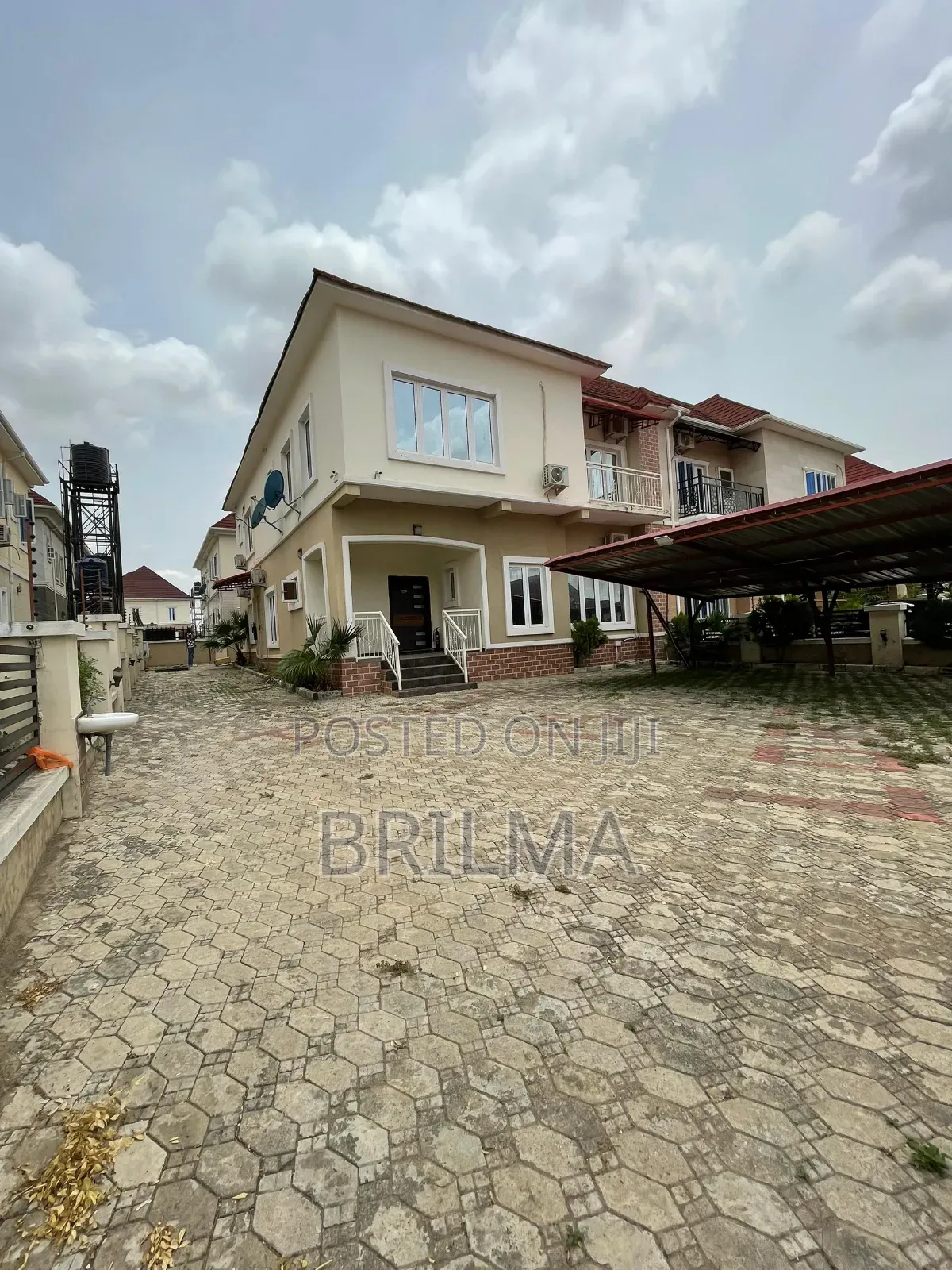 4bdrm Duplex in FHA for sale in FHA