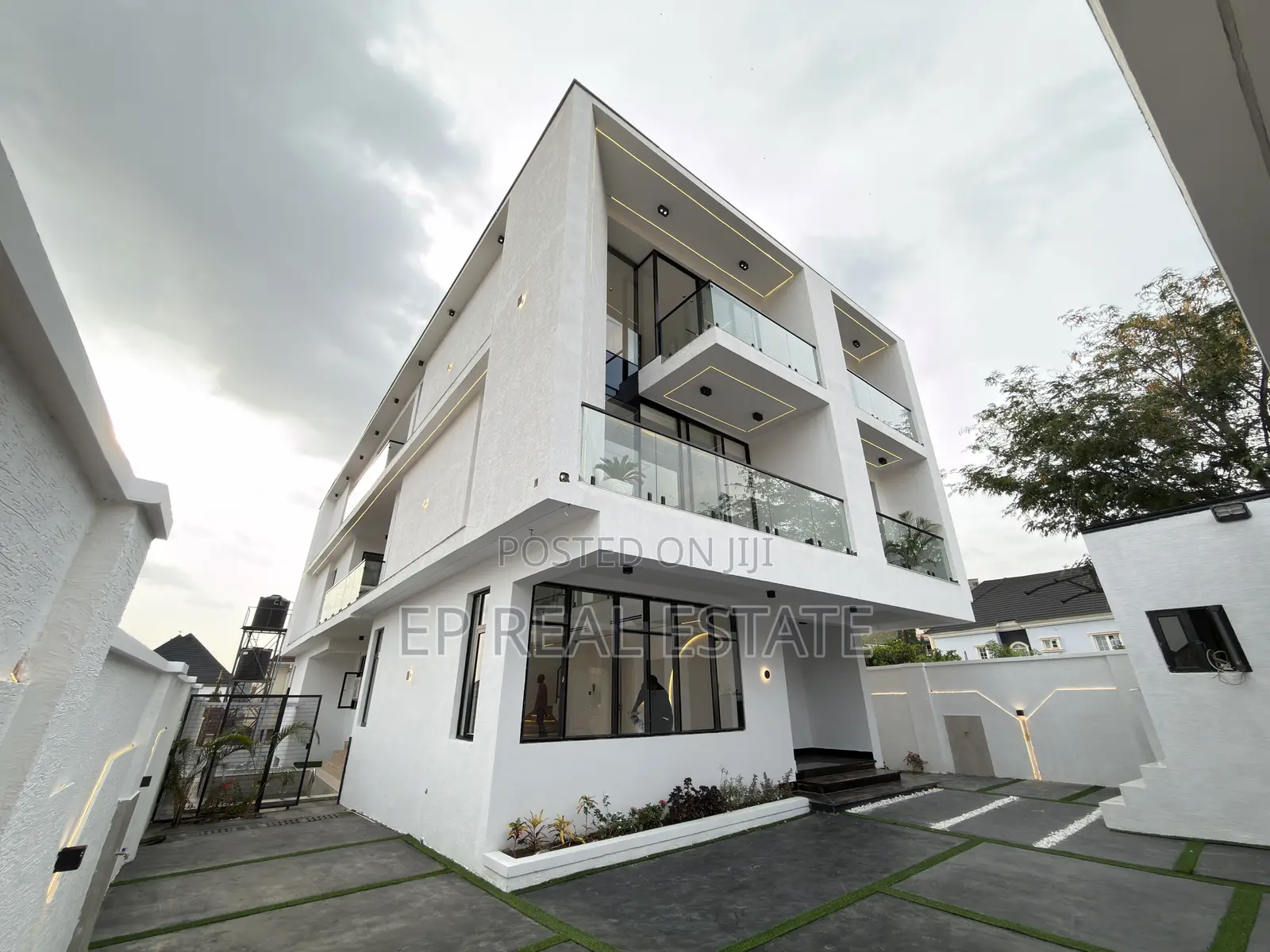 5bdrm Duplex in Apo for sale in Apo Resettlement