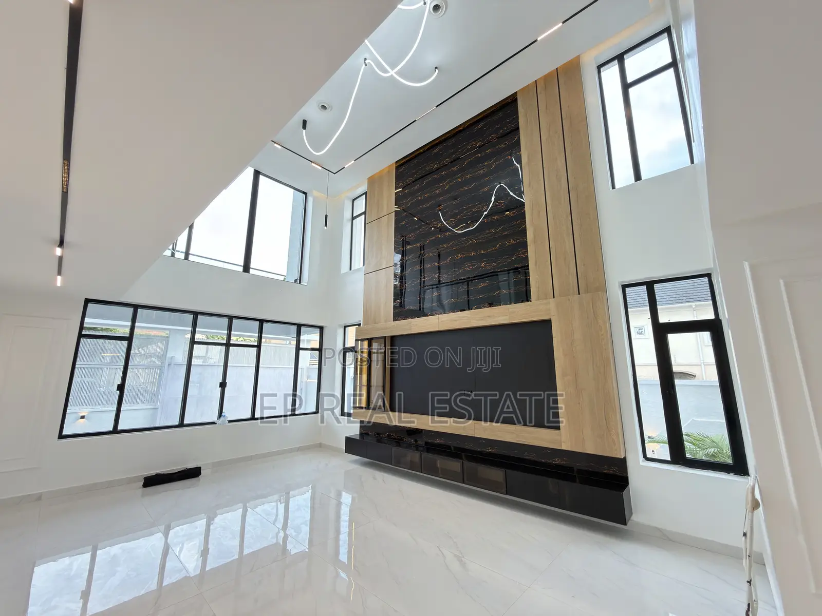 5bdrm Duplex in Apo for sale in Apo Resettlement