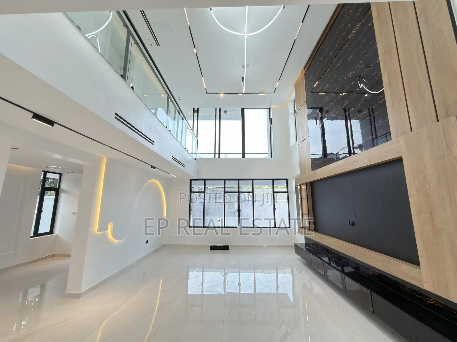5bdrm Duplex in Apo for sale in Apo Resettlement