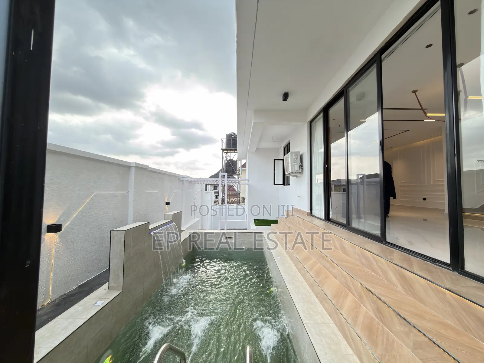 5bdrm Duplex in Apo for sale in Apo Resettlement