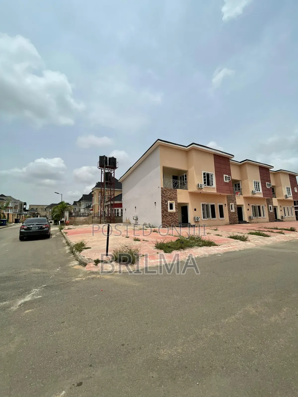 4bdrm Duplex in FHA for sale in FHA