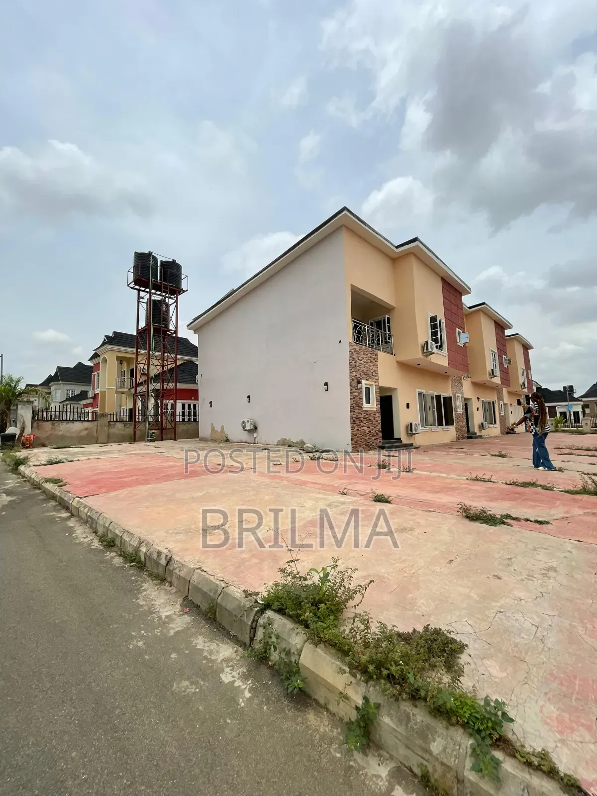 4bdrm Duplex in FHA for sale in FHA