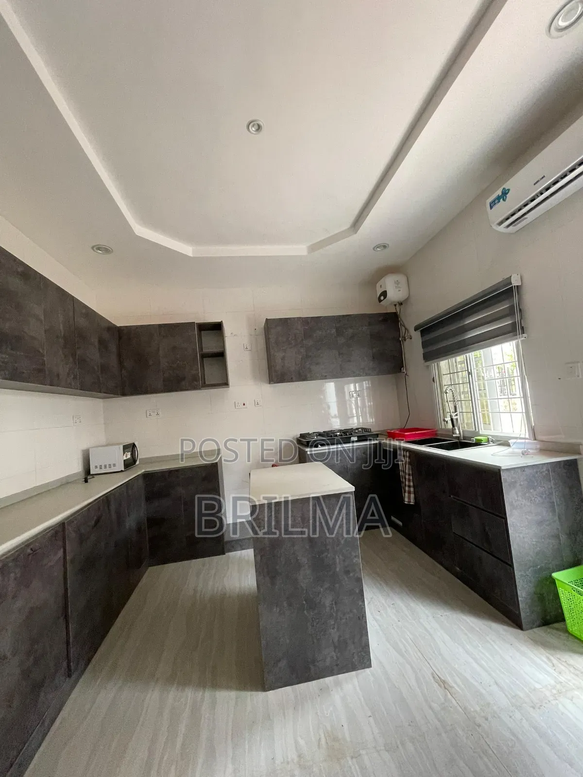 4bdrm Duplex in FHA for sale in FHA
