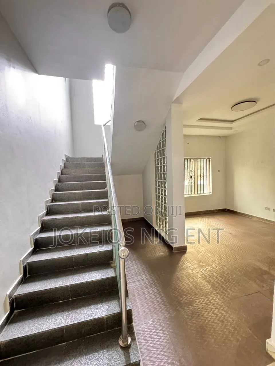 5bdrm Duplex in Chevron for sale in Chevron